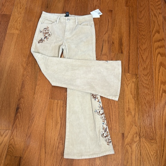 NWT FOREVER 21 KIDS CREAM MID RISE FLARE CORDUROY EMBROIDERED PANTS SIZE 11/12 - Picture 7 of 8